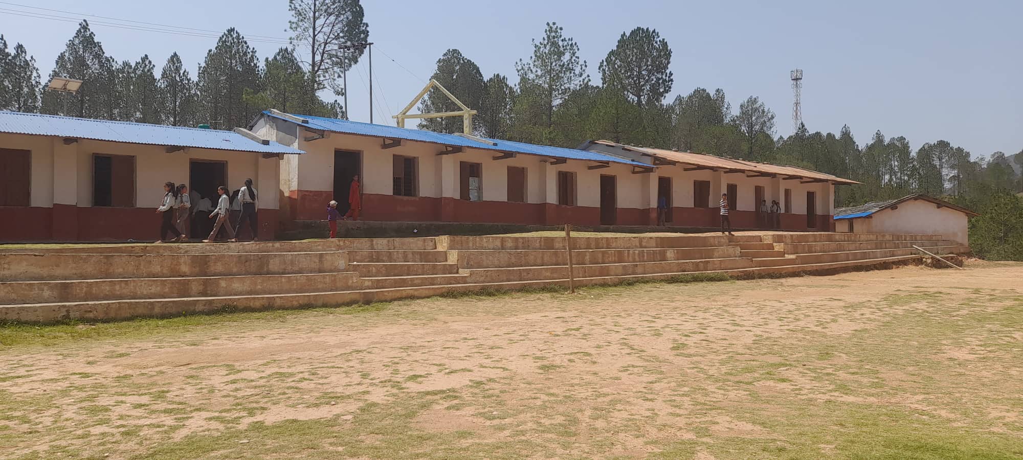 बैतडीको भुमेश्वर मावि ठाँडमा पानीको अभाव, शौचालय पनि प्रयोग विहिन 